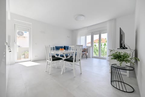 Living room, Dining area, kitchen