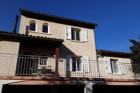 Grand T1 meublé Apartment in Saint-Flour