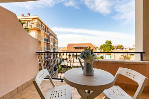 Day, Balcony/Terrace, Dining area