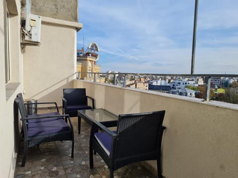 Balcony/Terrace, City view