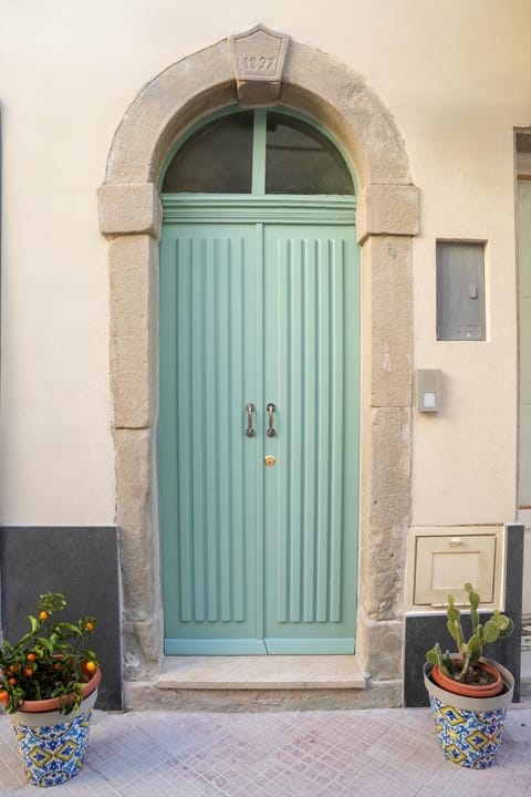 Property building, Facade/entrance