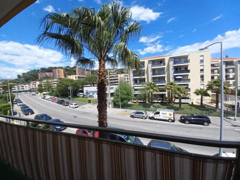 Balcony/Terrace, Street view