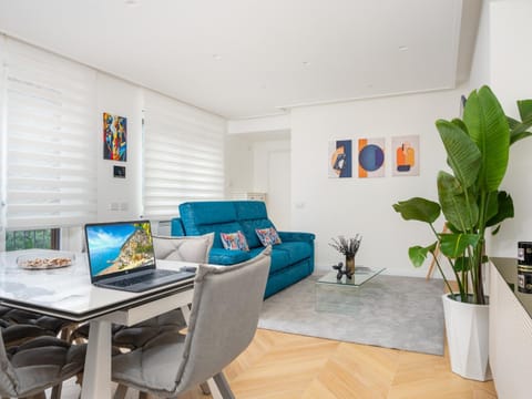 Living room, Decorative detail, Decorative detail, Seating area, Dining area