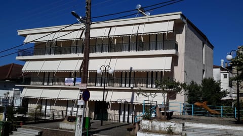 Facade/entrance, Floor plan