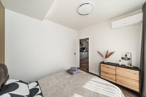 Bed, Bedroom, air conditioner