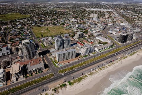 Beach & Sea View Facing Apartment Japanese Styled Apartment in Cape Town