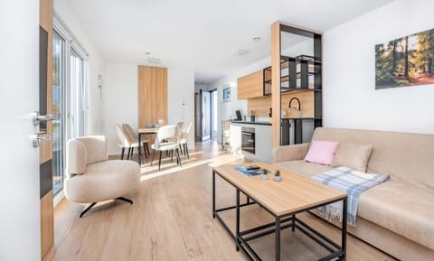 Kitchen or kitchenette, Living room, Seating area, Dining area