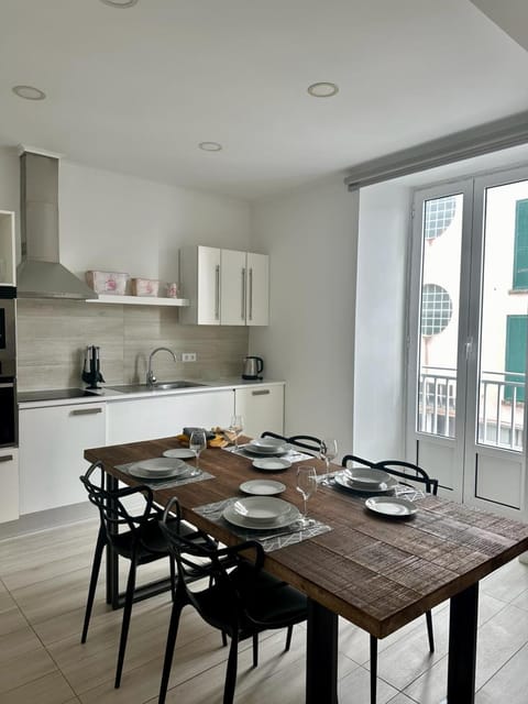 Coffee/tea facilities, Kitchen or kitchenette, Dining area, minibar, pet friendly, stove