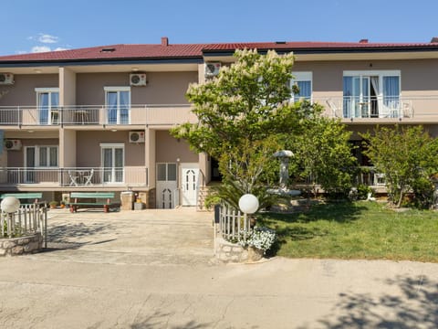 Property building, Facade/entrance, Off site