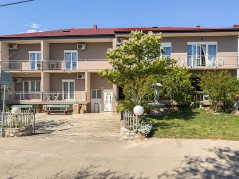 Property building, Facade/entrance, Off site