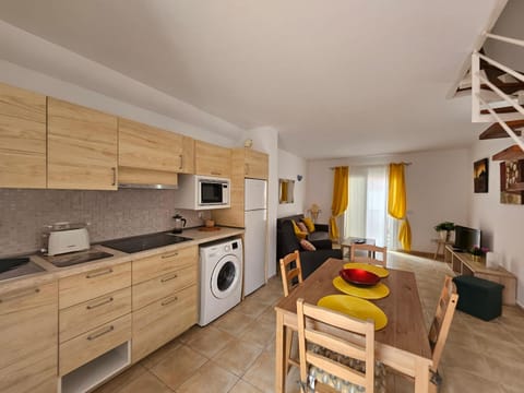Kitchen or kitchenette, Living room