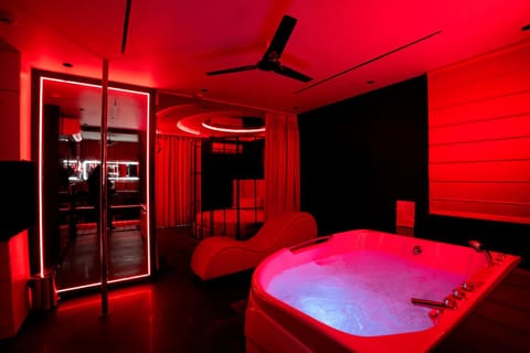 Bed, Bedroom, Bath