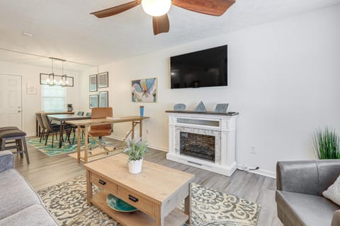 Modern Conyers Retreat - 9 Mi to Arabia Mountain! House in Conyers