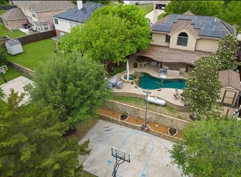 Property building, Bird's eye view, Swimming pool
