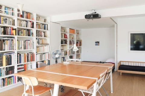 Spacious cocoon with a terrace view on the canal Apartment in Paris