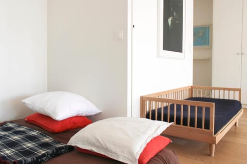 Spacious cocoon with a terrace view on the canal Apartment in Paris