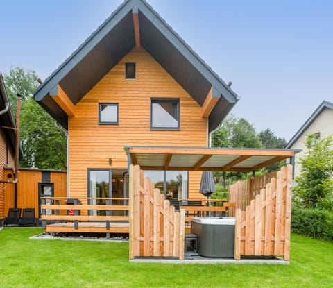 Urlaub am Schwarzbach mit Sauna und Whirlpool Haus Felix House in Monschau