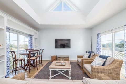 New Listing - Shrimp On Da Fly! House in Saint Helena Island