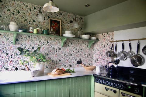 Kitchen or kitchenette, pet friendly, stove