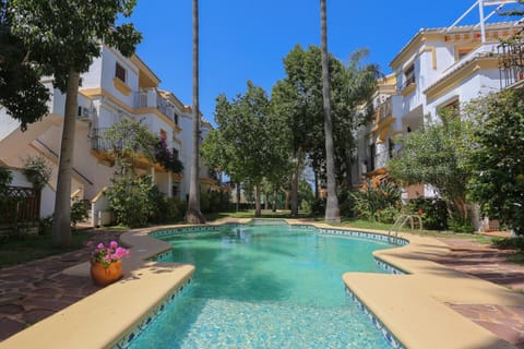 Property building, Garden, Swimming pool