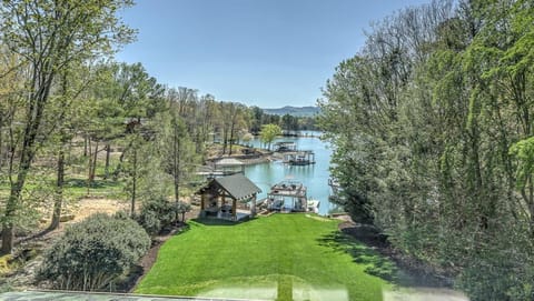 Lake Cove Oasis House in Blue Ridge Lake