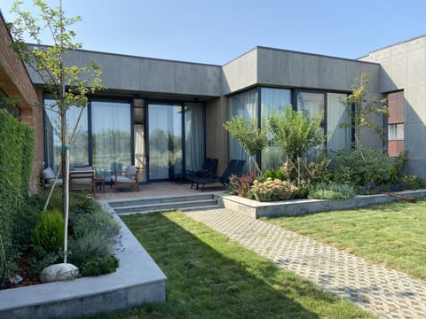 Property building, Day, Garden