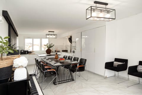 Dining area, kitchen