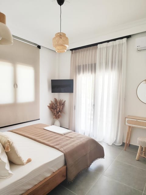 Bed, TV and multimedia, Bedroom, air conditioner
