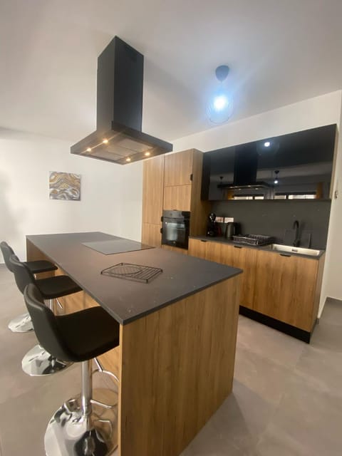 Kitchen or kitchenette, Dining area, minibar, pet friendly, stove