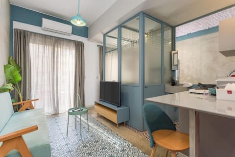 TV and multimedia, Kitchen or kitchenette, Living room, air conditioner