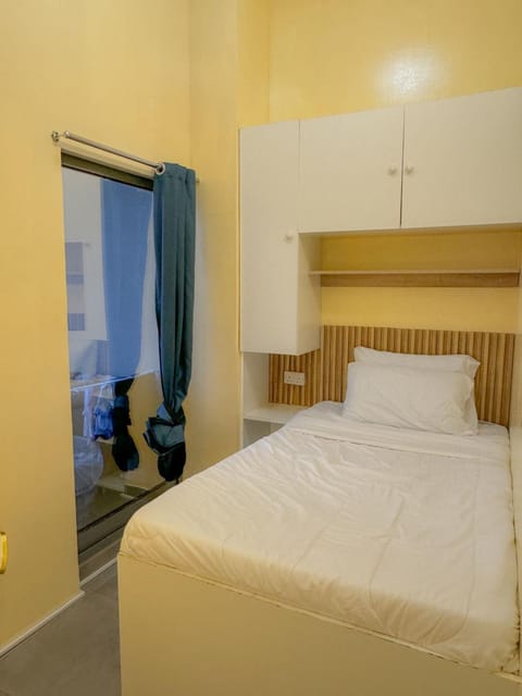 Hostel with Private Room near Downtown Business Bay Vacation rental in Dubai