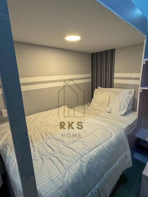 Hostel with Private Room near Downtown Business Bay Vacation rental in Dubai