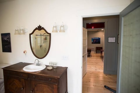 Yosemite Firehouse Inn House in Bootjack