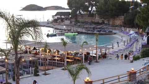Restaurant/places to eat, Beach, Sea view