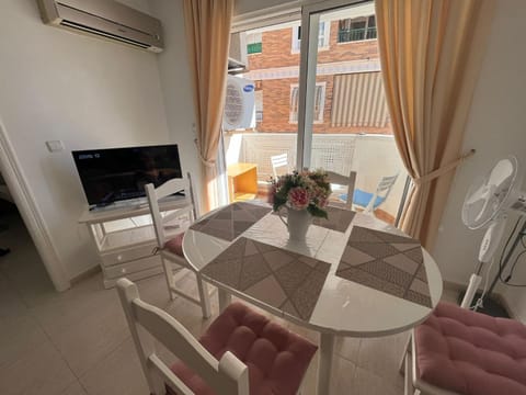 TV and multimedia, Living room, Dining area, air conditioner
