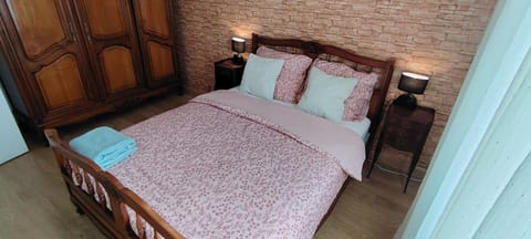 Bed, Photo of the whole room, Bedroom, wardrobe
