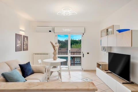 TV and multimedia, View (from property/room), Balcony/Terrace, Living room, Evening entertainment