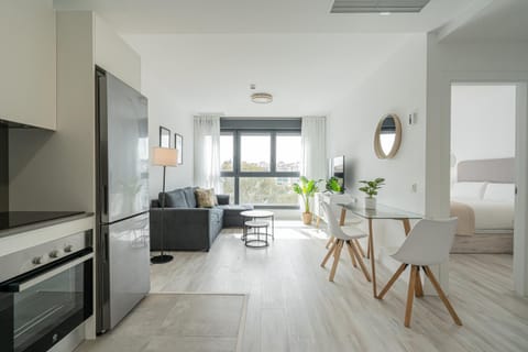 Kitchen or kitchenette, Living room, Seating area, Dining area