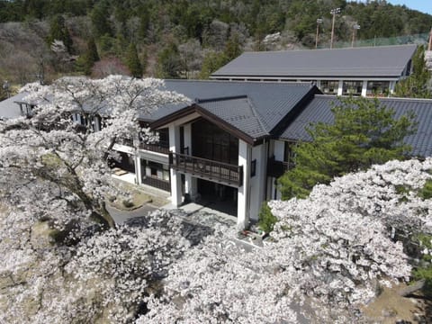 Property building, Spring