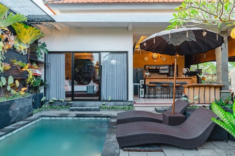 Swimming pool, sunbed