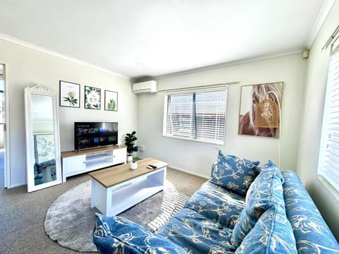 Spacious Comfty 4 BDMs House in Rototuna Villa in Hamilton