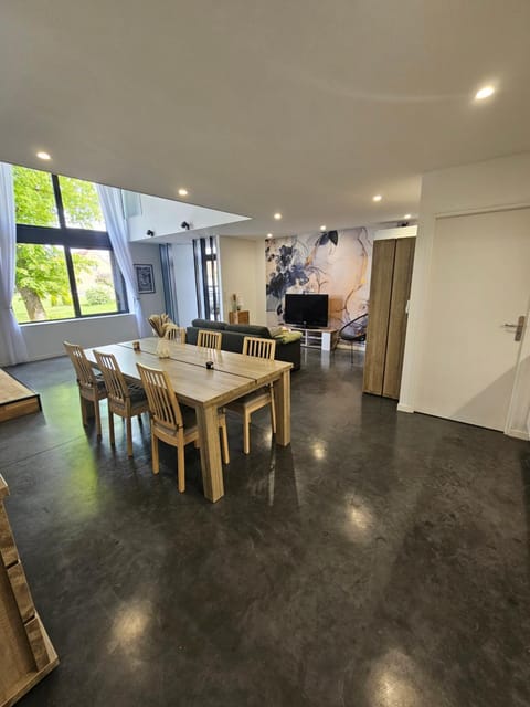 Living room, Seating area, Dining area
