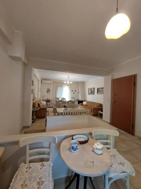 Living room, Photo of the whole room, Seating area, Dining area
