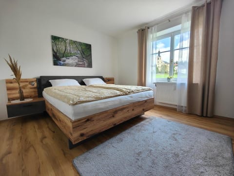 Bed, Bedroom, Garden view