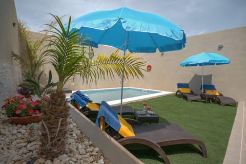 Swimming pool, sunbed