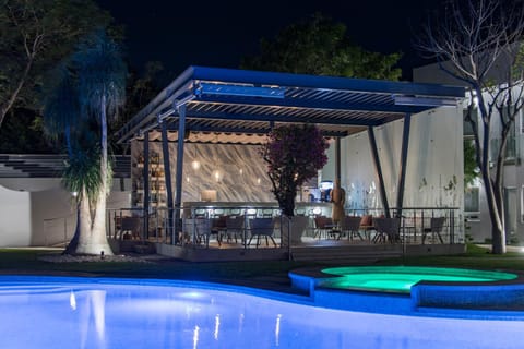 Restaurant/places to eat, Night, Balcony/Terrace, Pool view, Swimming pool