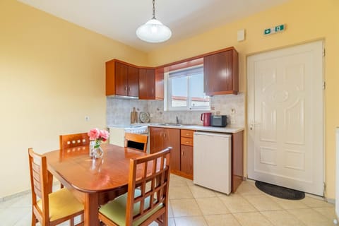Property building, Kitchen or kitchenette, Living room
