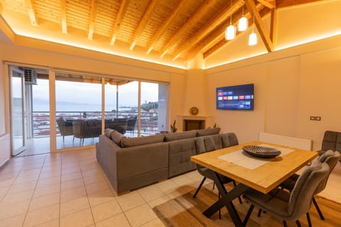 Communal lounge/ TV room, Living room, Evening entertainment