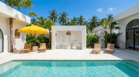 Property building, Patio, Spring, Day, Garden, Garden view, Pool view, Swimming pool, sunbed