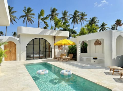 Property building, Patio, Day, Garden, Garden view, Pool view, Swimming pool, sunbed